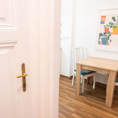 Cozy & Quiet Apartment Near Kiraly Street Free Parking, Ac, Perfect For 4 Guests! Budapest Exteriör bild