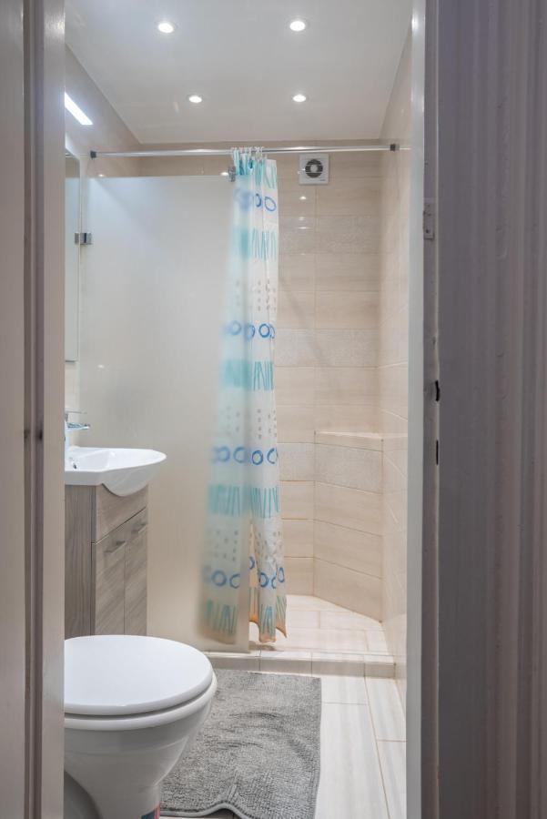 Cozy & Quiet Apartment Near Kiraly Street Free Parking, Ac, Perfect For 4 Guests! Budapest Exteriör bild