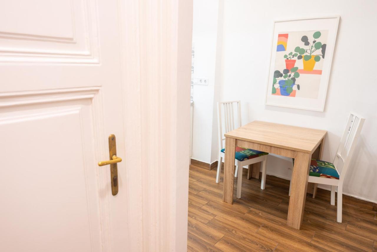 Cozy & Quiet Apartment Near Kiraly Street Free Parking, Ac, Perfect For 4 Guests! Budapest Exteriör bild